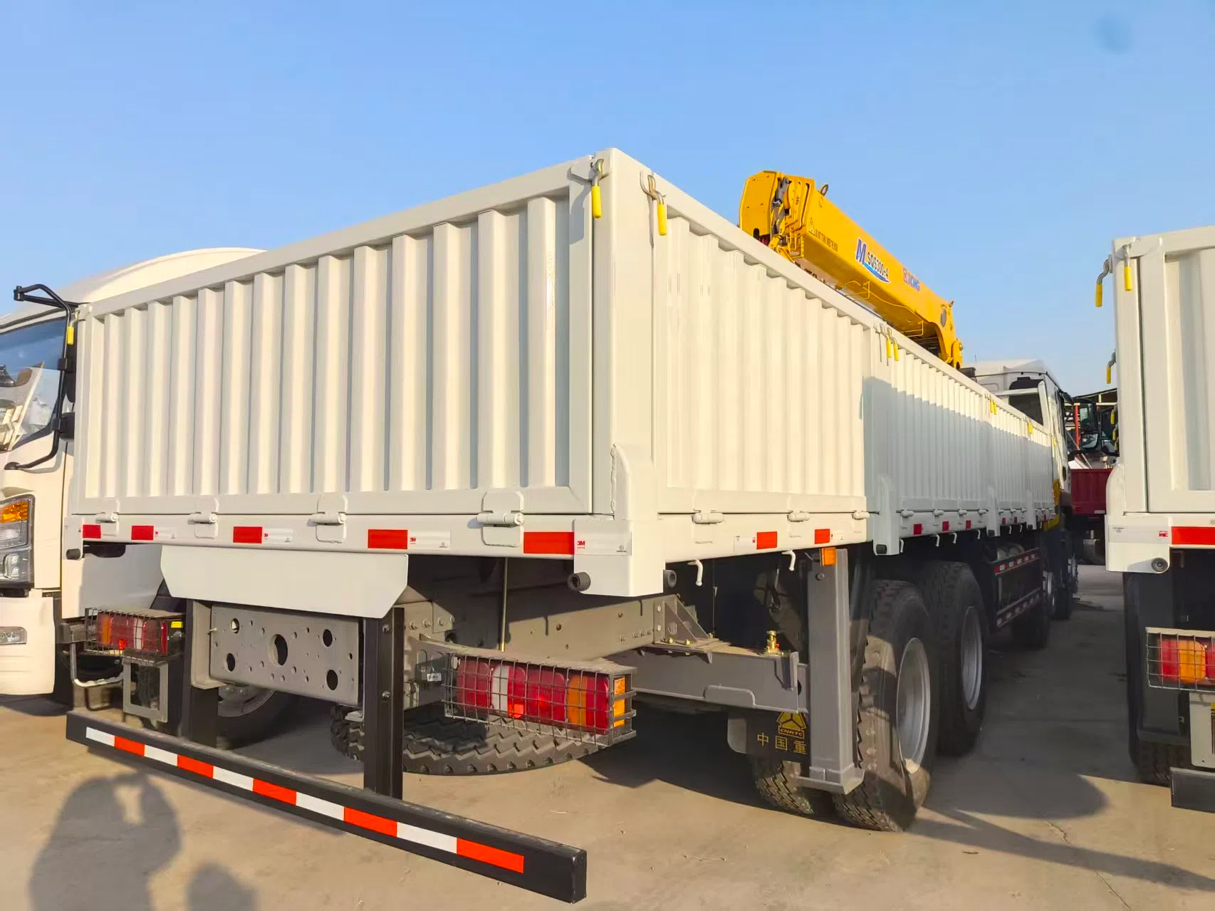 HOWO TX 8×4 Crane Truck.webp