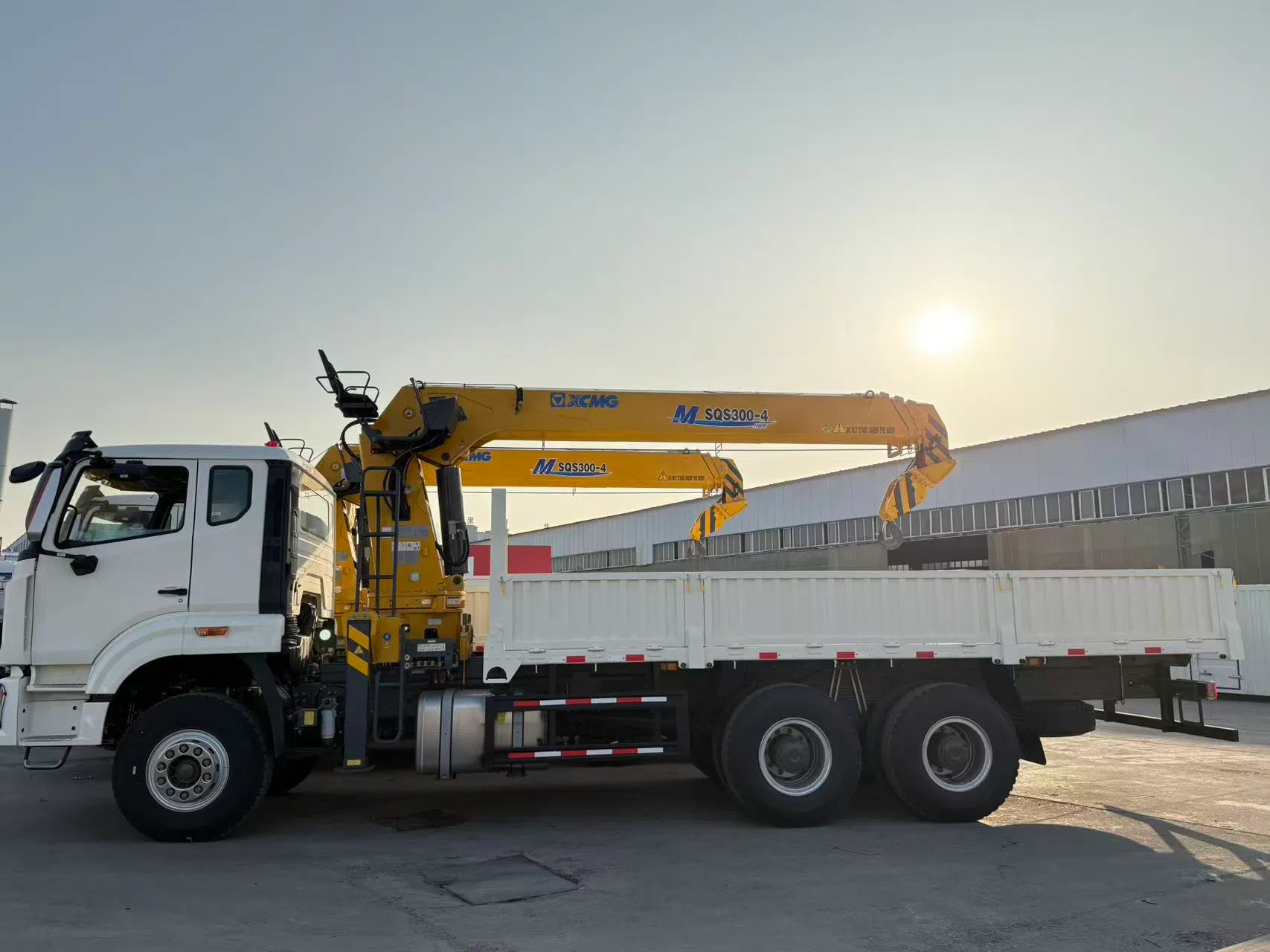 HOWO NX 6×4 Crane truck.webp