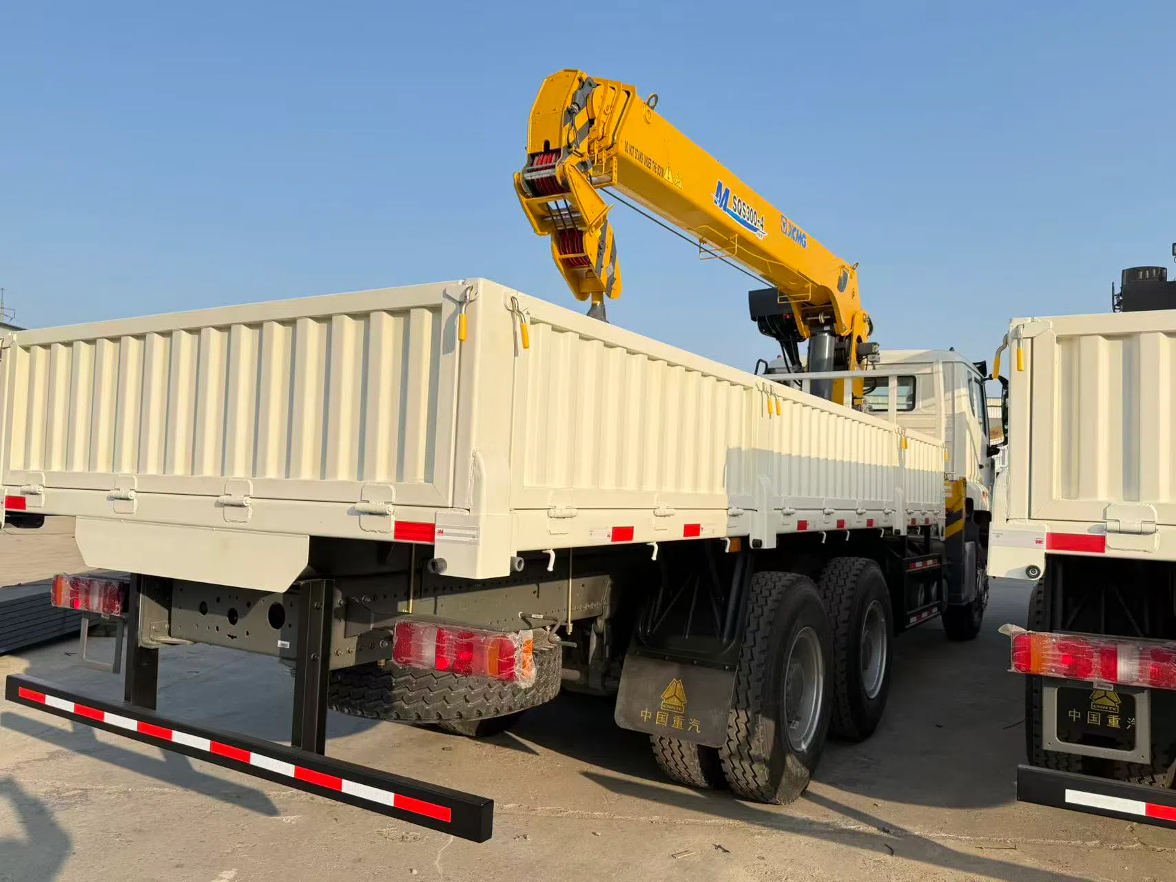 HOWO NX 6×4 Crane truck.webp