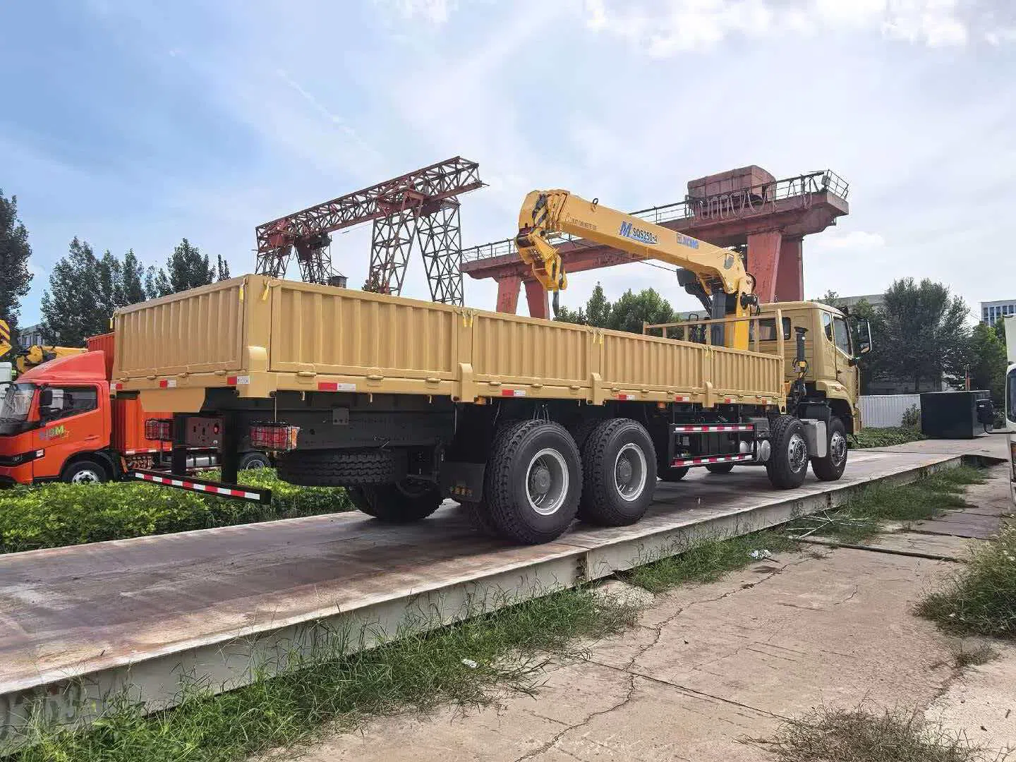 NX 8×4Crane truck.webp