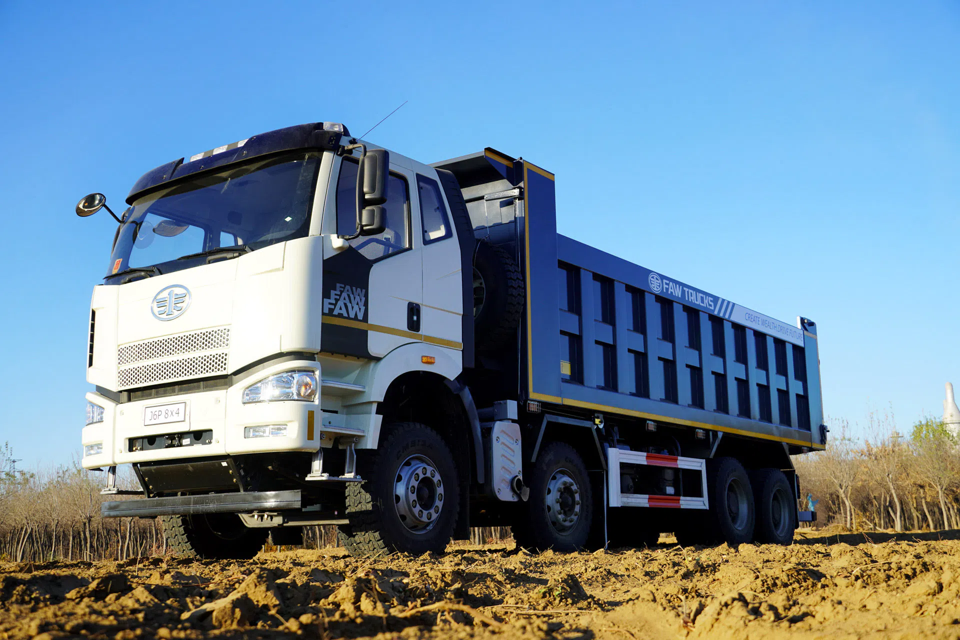 Camion à benne Faw J6P 8x4