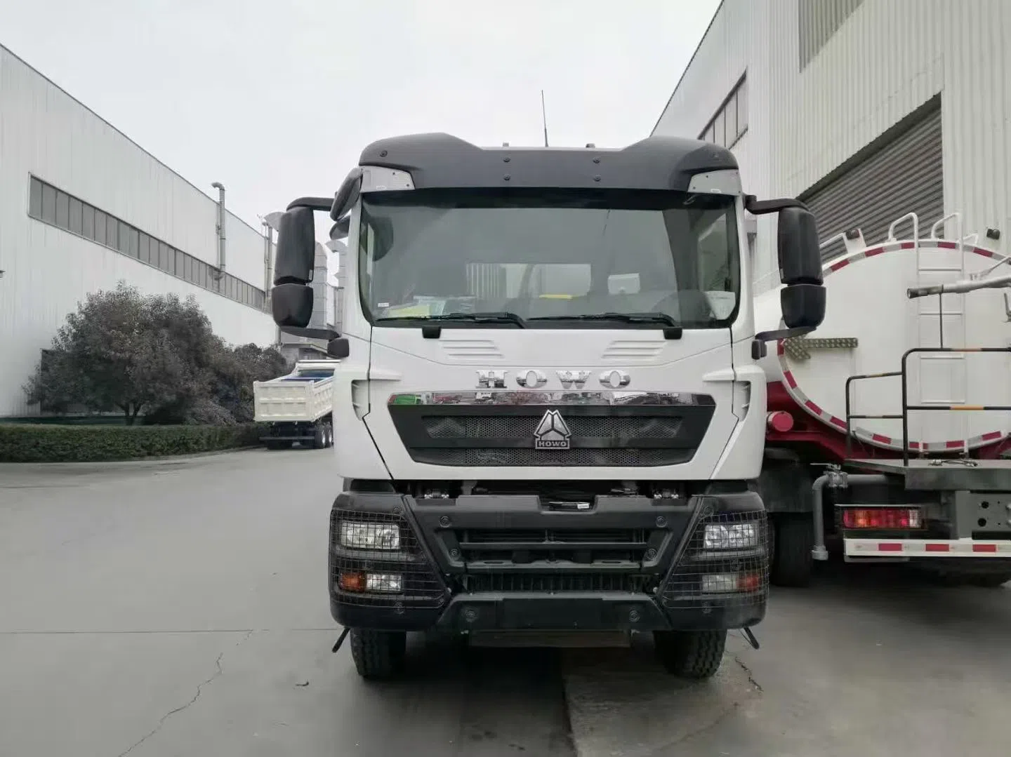 HOWO TX Hook Arm Garbage Truck
