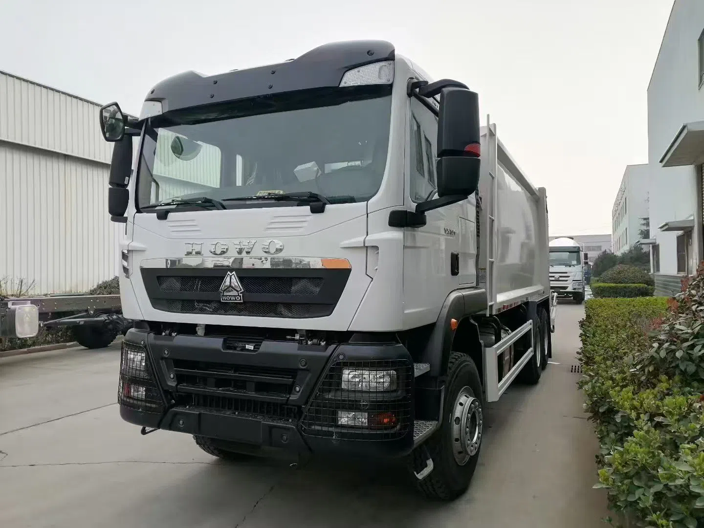 HOWO TX Hook Arm Garbage Truck
