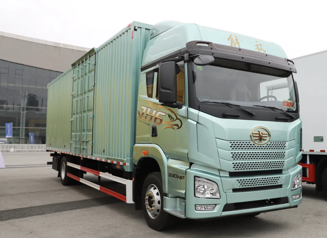 Faw JH6 4x2 Cargo Truck