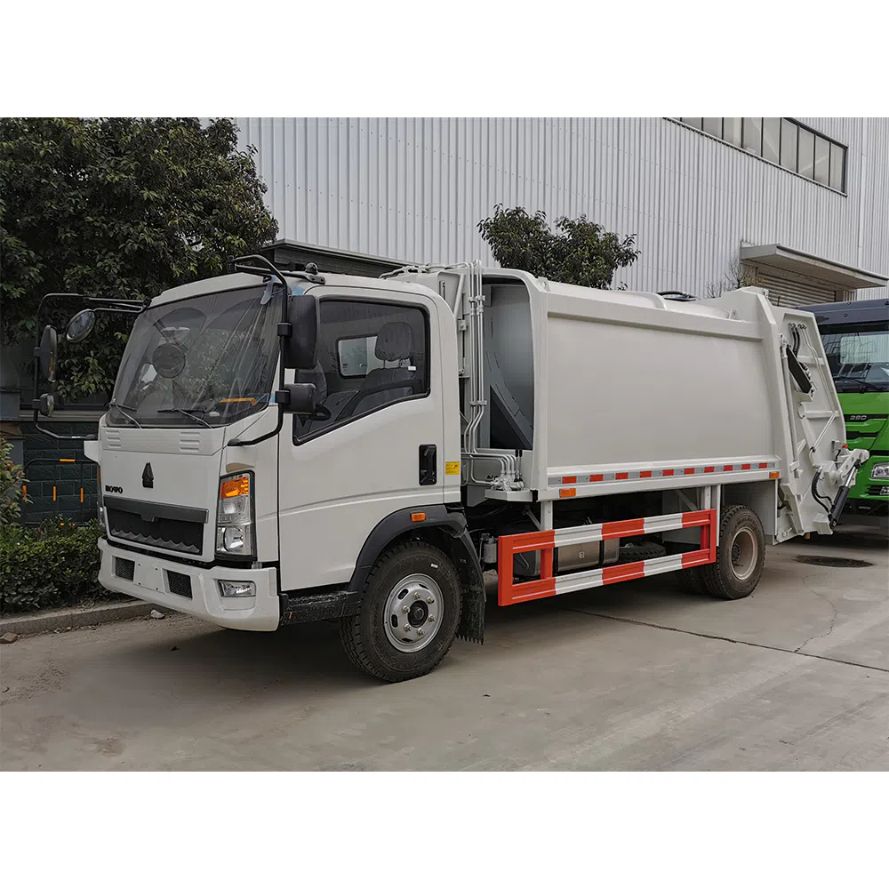 Light Compressed Garbage Truck