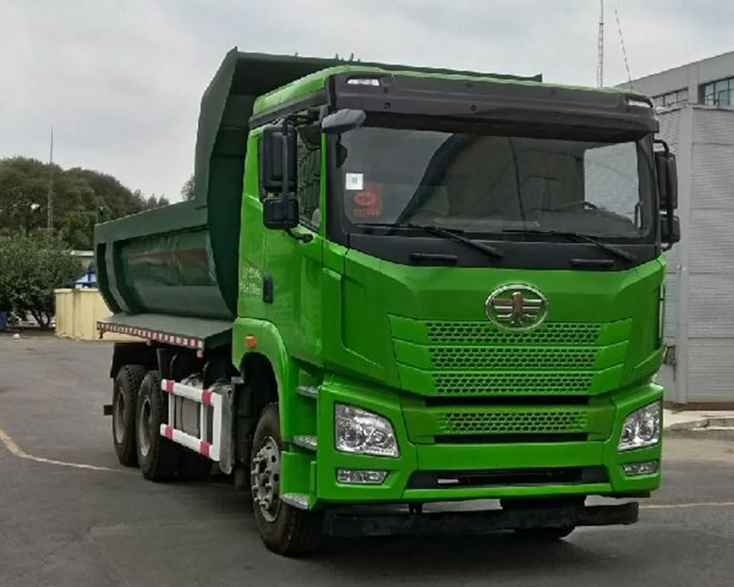 Camion à benne basculante Faw JH6 6x4