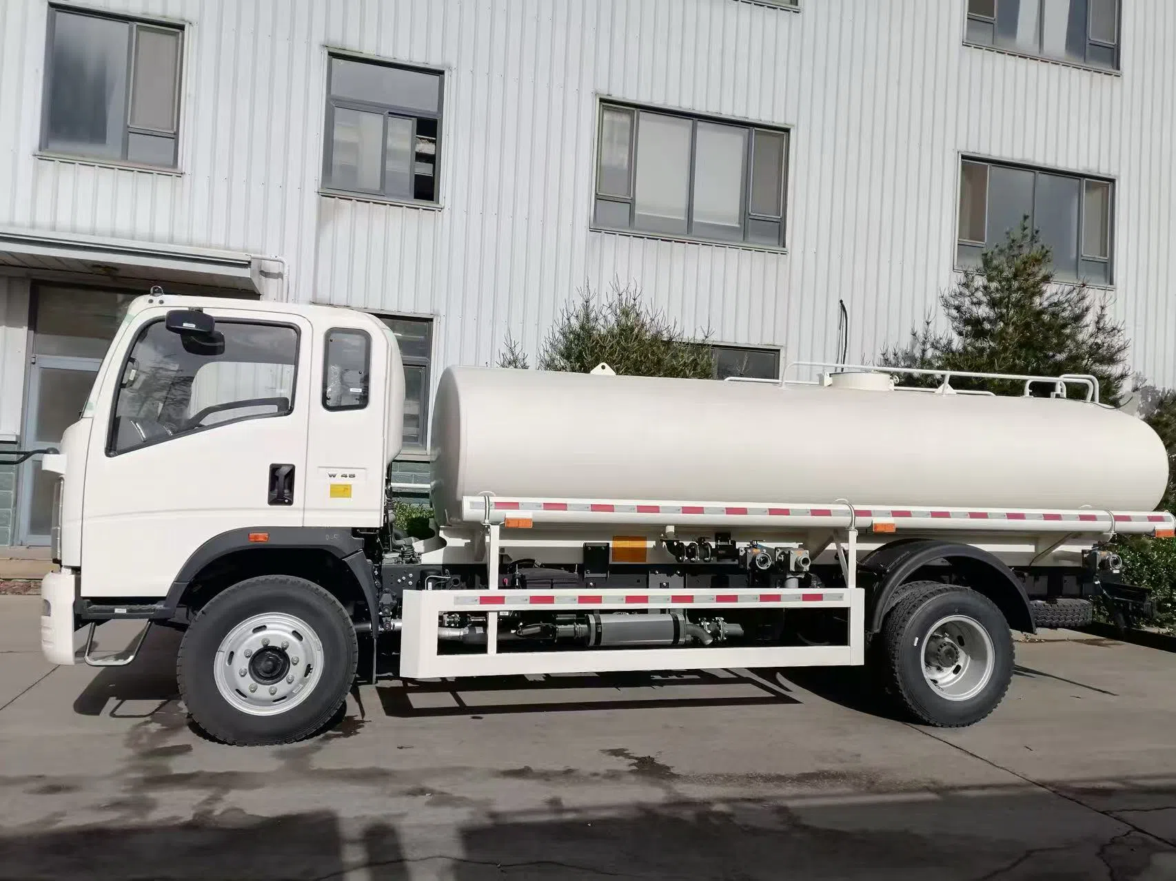Light Sprinkler truck