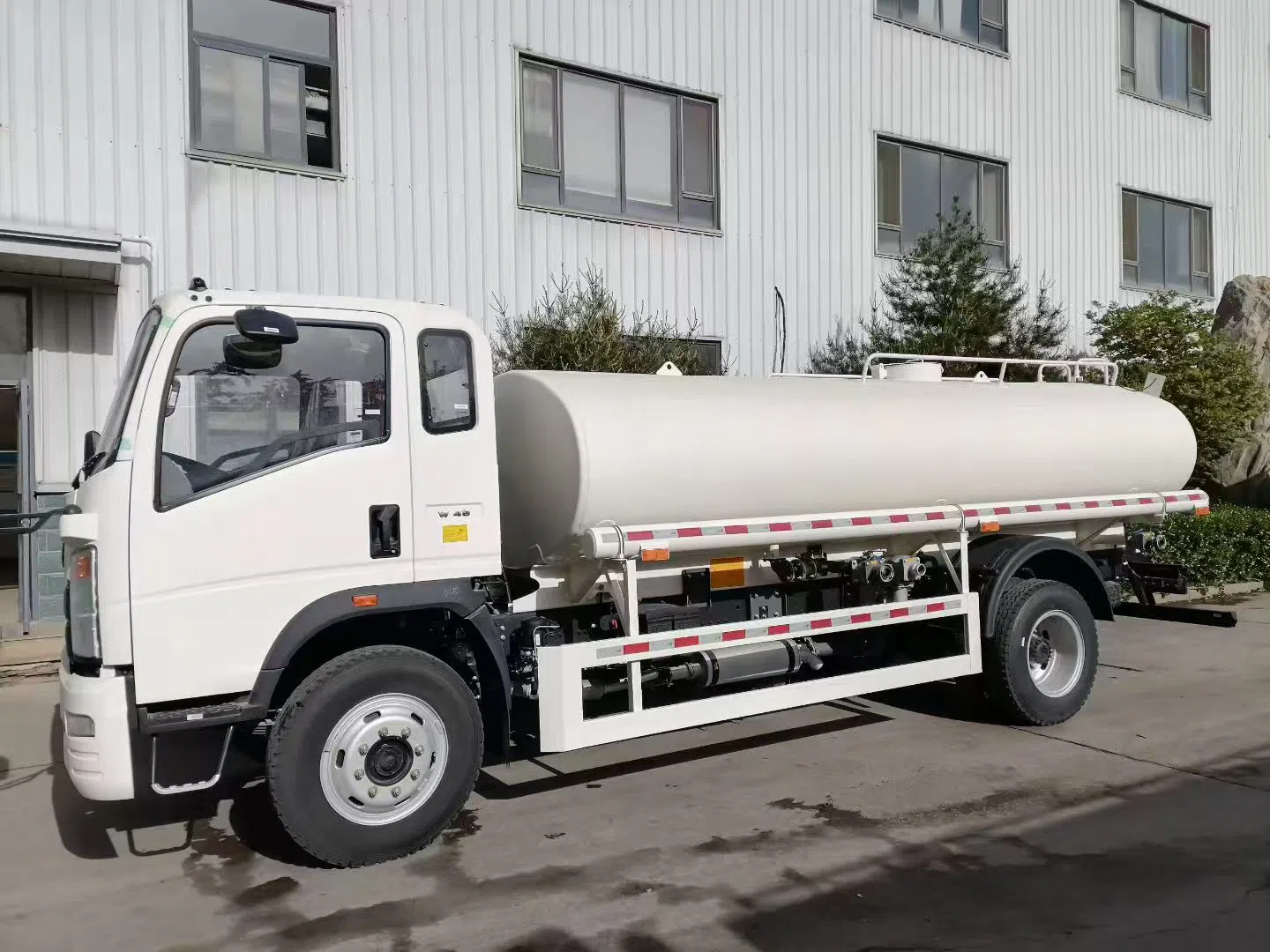 Light Sprinkler truck