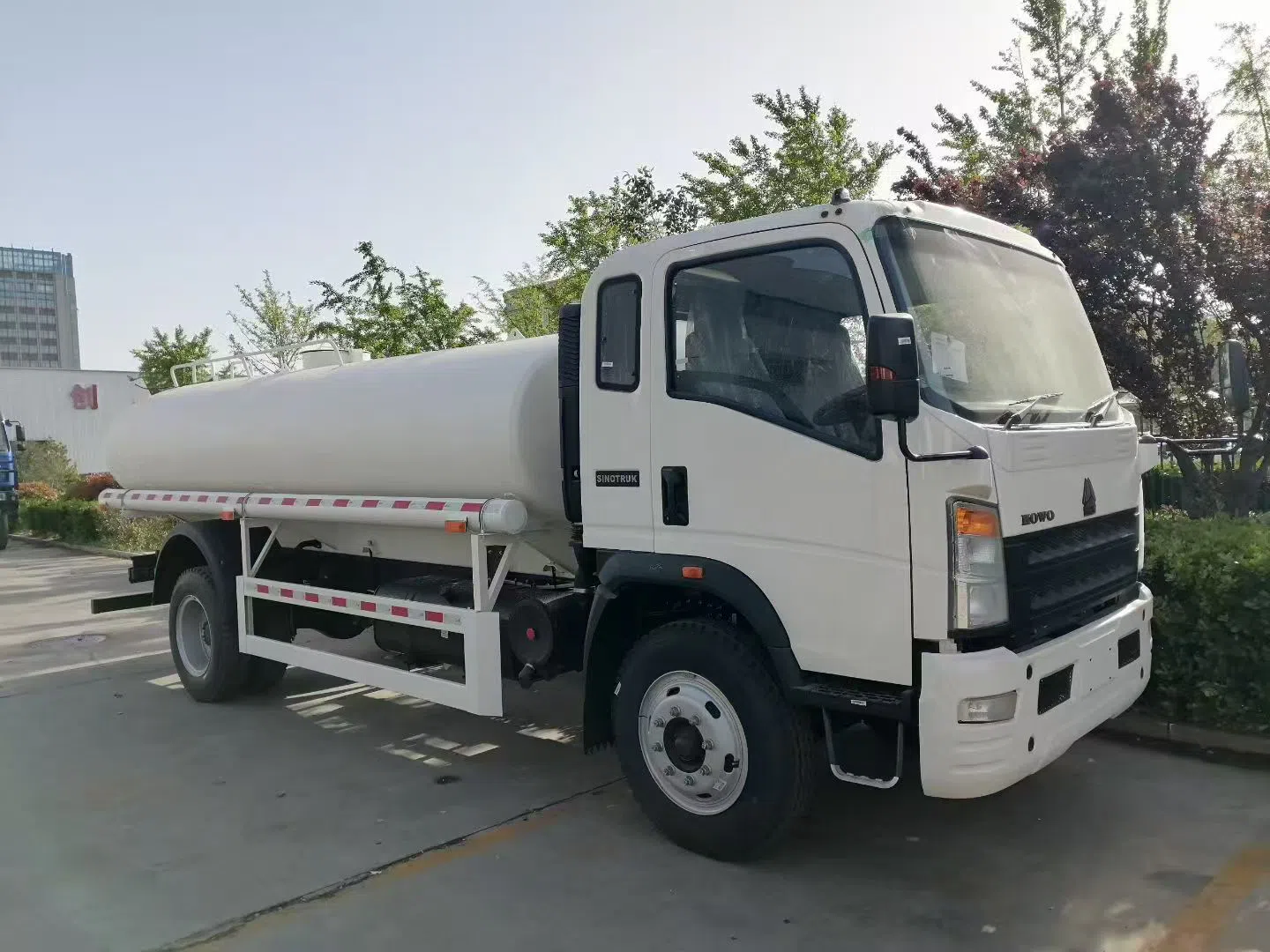Light Sprinkler truck