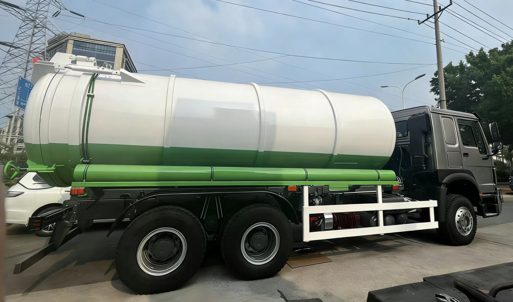 HOWO Vacuum Tanker