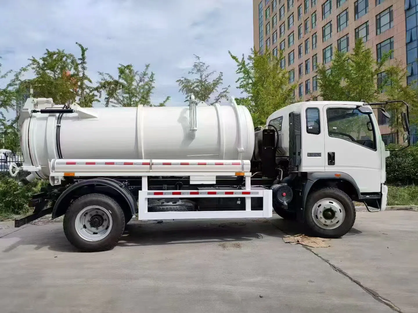 HOWO Vacuum Tanker