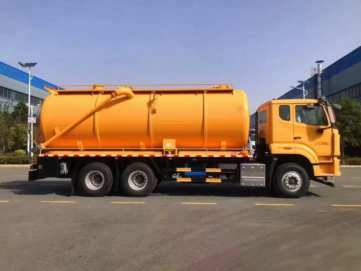 HOWO NX 6×4 Vacuum truck