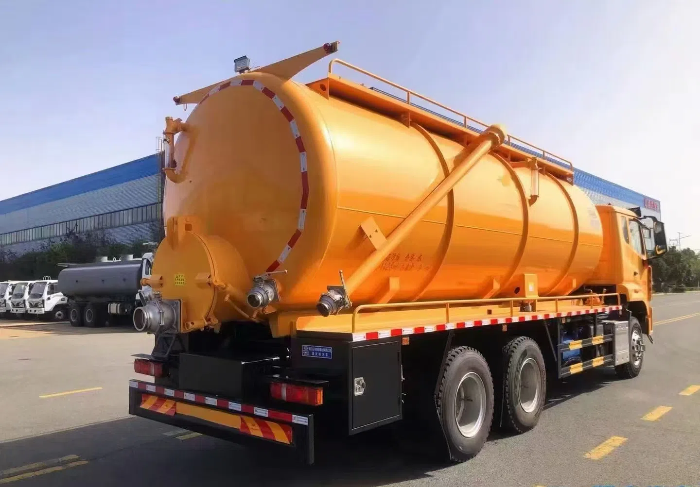 HOWO NX 6×4 Vacuum truck