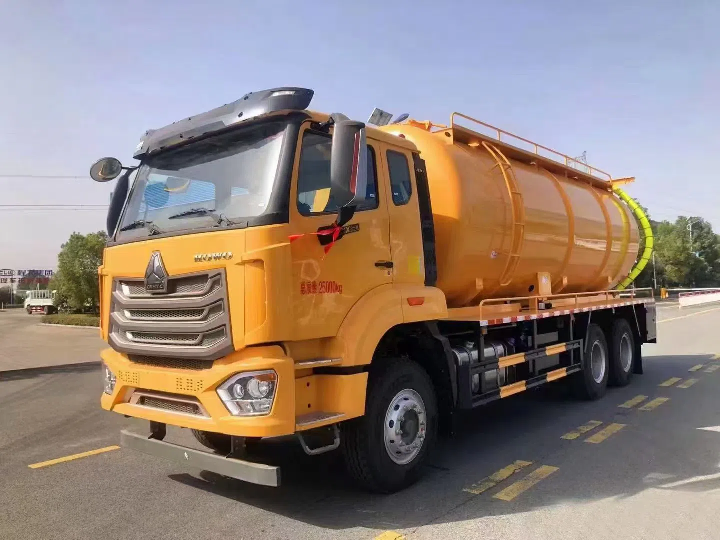 HOWO NX 6×4 Vacuum truck