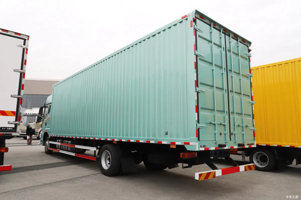 Camion de fret Faw JH6 4x2
