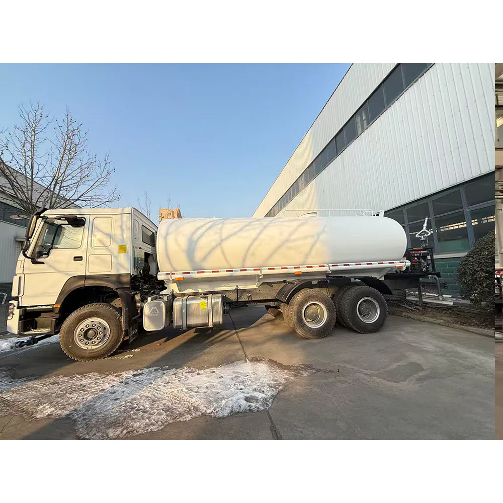 HOWO 6x4 Mist Cannon Sprinkler Truck Side