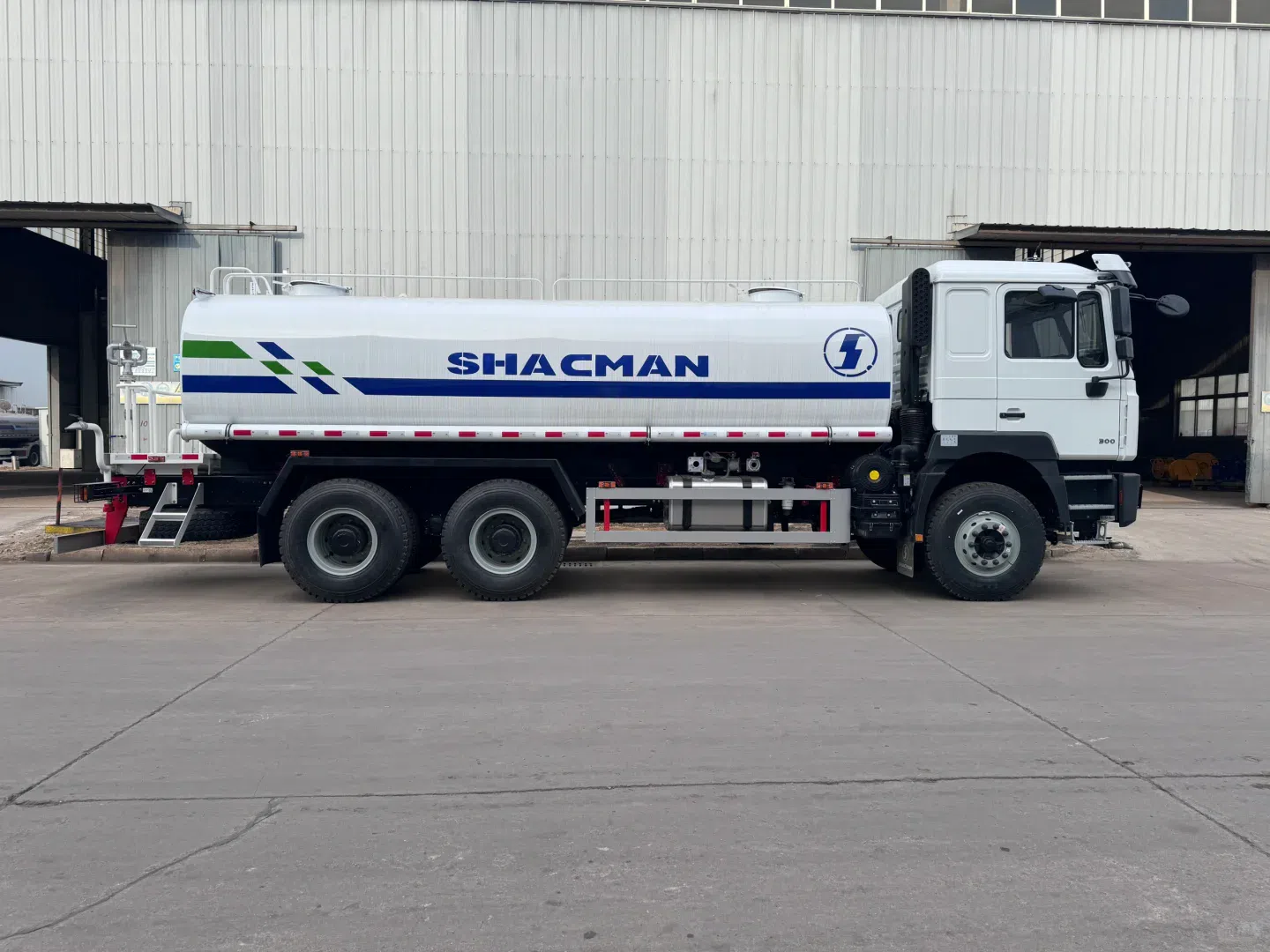 F3000 Water tanker truck.webp