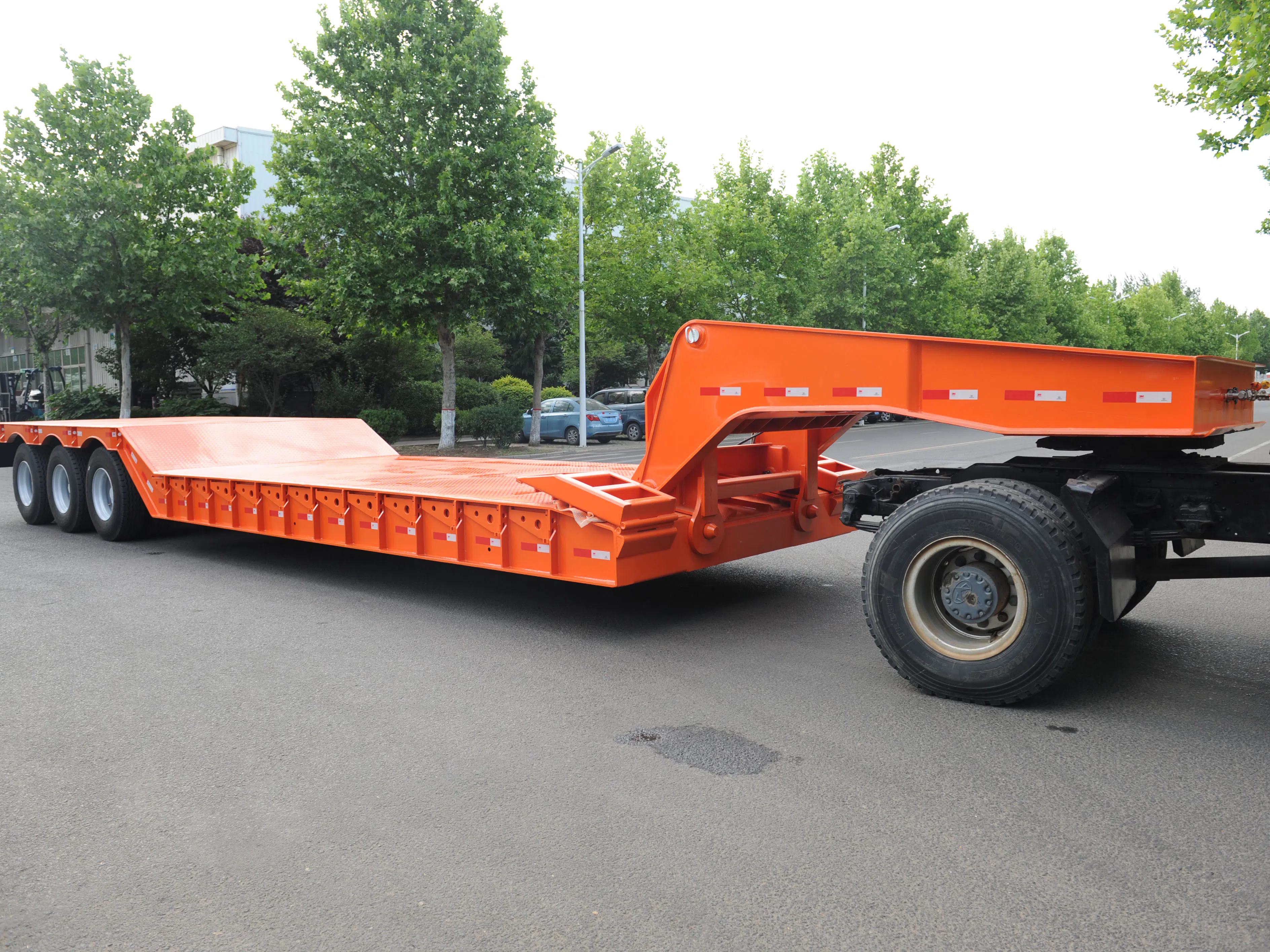 Lowboy semi‑trailer.webp