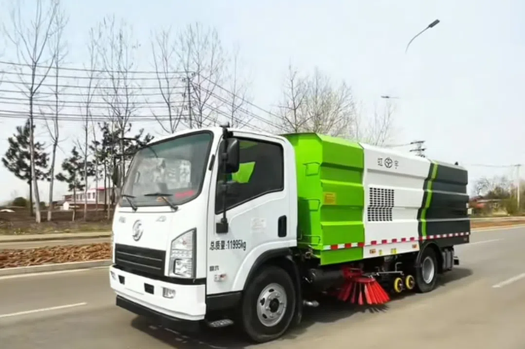 Camion balayeur de rue.webp