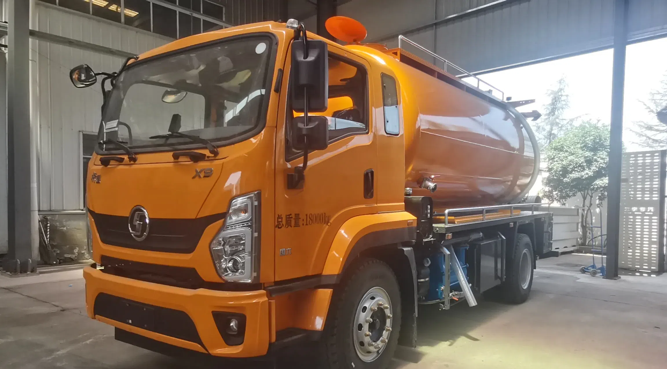 Camion à vide Shacman X9