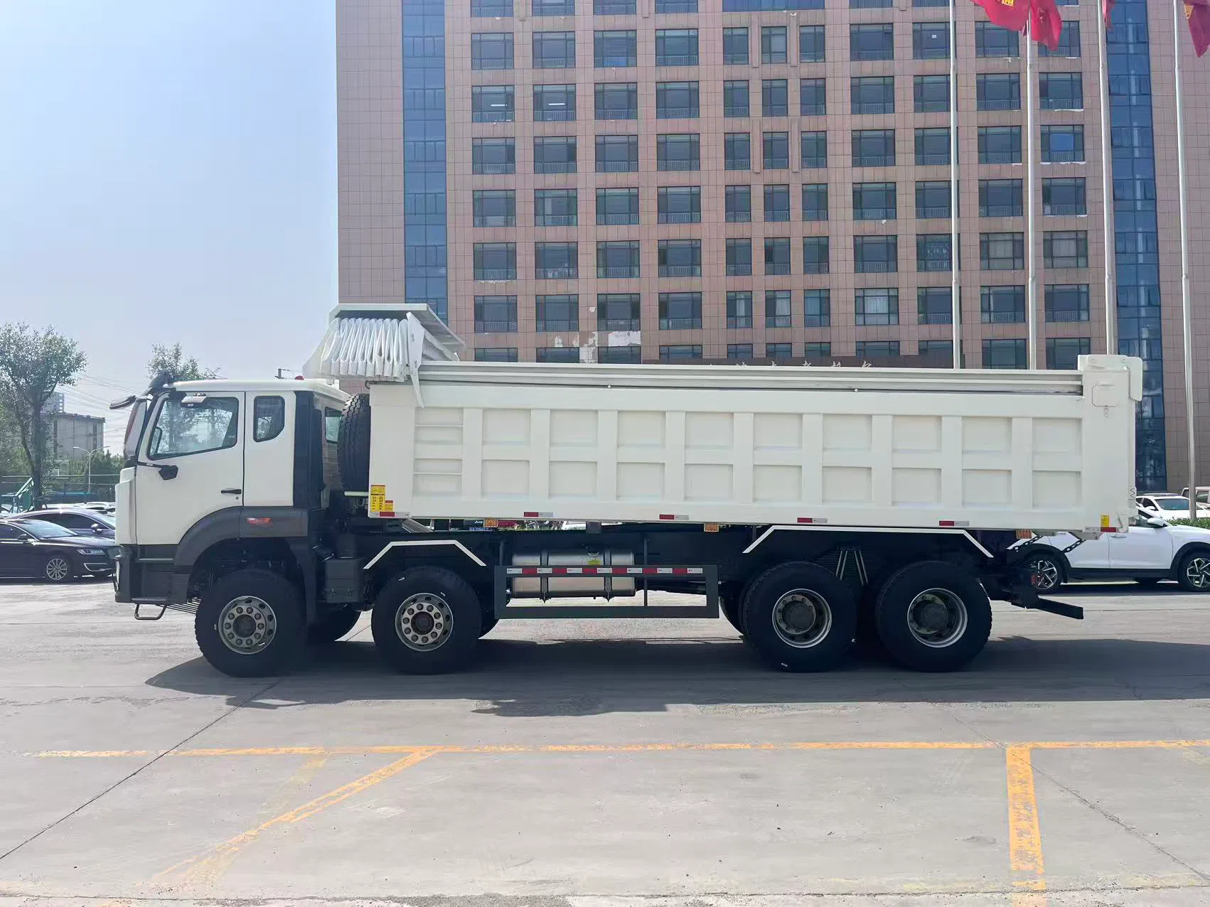 HOWO NX 8×4 DUMP TRUCK
